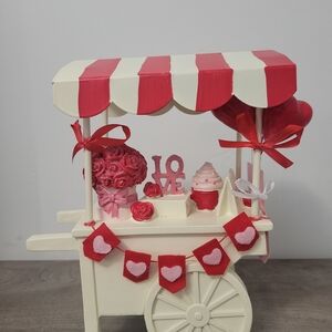 Martha Stewart Valentines Day Rosses Cupcakes Hearts Dessert Cart Tabletop Decor